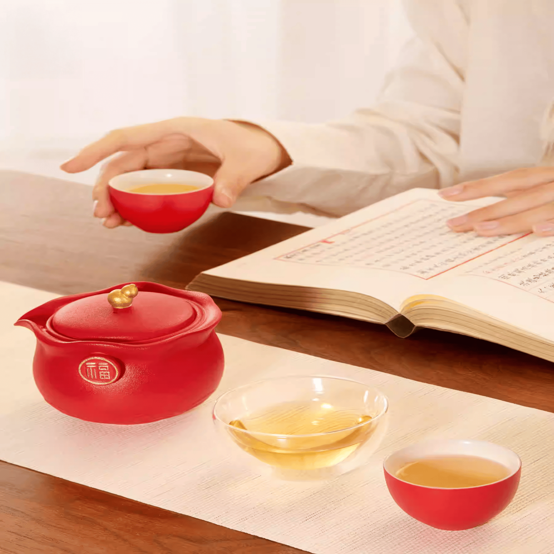 The Palace Museum Fortune Blessing Pouch Travel Gaiwan Set