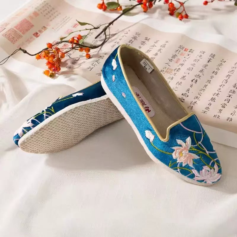 Neilan Sheng  Pointed-Toe Embroidered Lotus-Patterned Single Ruyi Women's Shoes