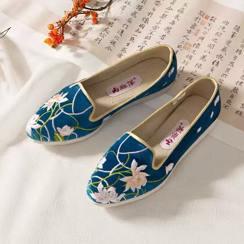 Neilan Sheng  Pointed-Toe Embroidered Lotus-Patterned Single Ruyi Women's Shoes