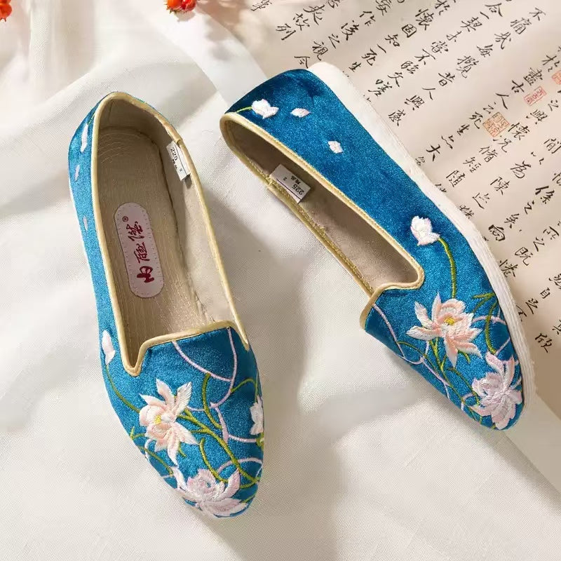 Neilan Sheng  Pointed-Toe Embroidered Lotus-Patterned Single Ruyi Women's Shoes