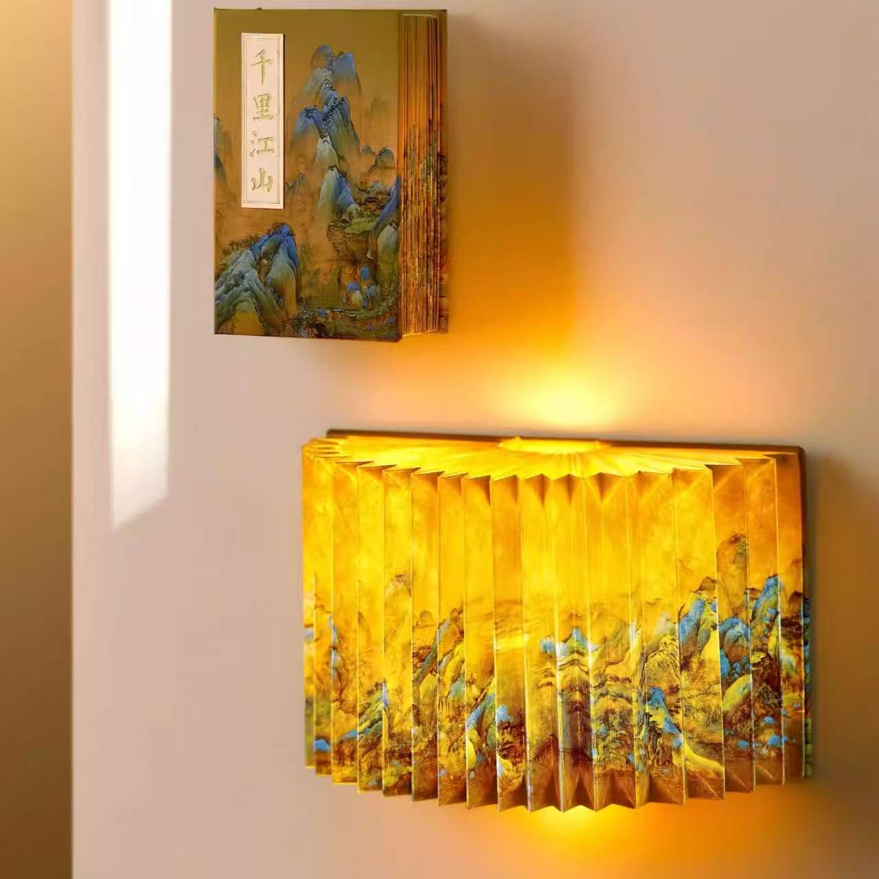 The Palace Museum Qianli Jiangshan Scroll Book Night Light