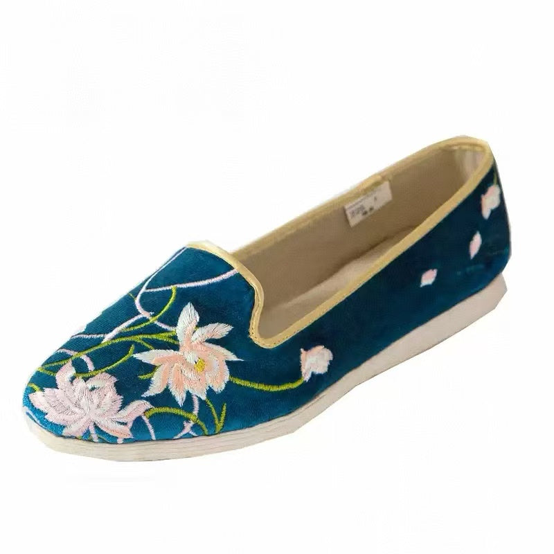 Neilan Sheng  Pointed-Toe Embroidered Lotus-Patterned Single Ruyi Women's Shoes
