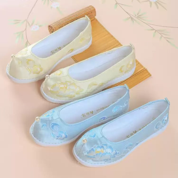 Neilan Sheng  Retro Pointed-Toe Hanfu Traditional Embroidered Women's Shoes