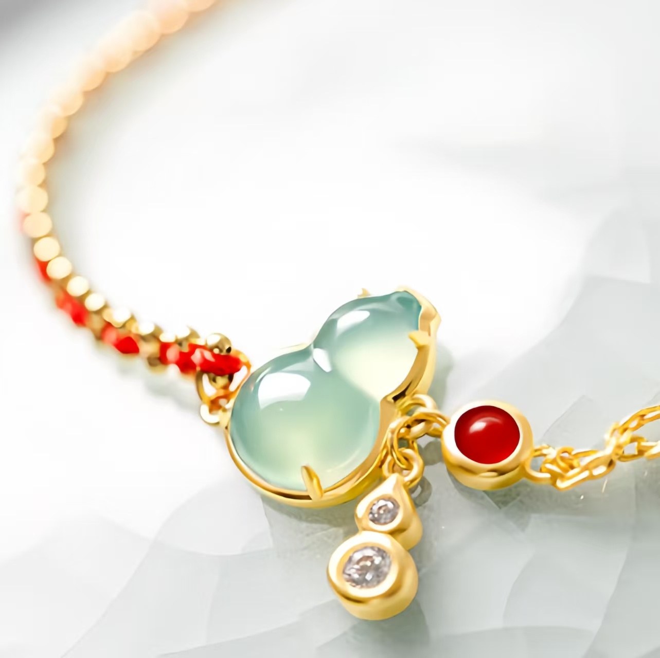 The Palace Museum Jade Gourd Pendant Bracelet Necklace Gift Set