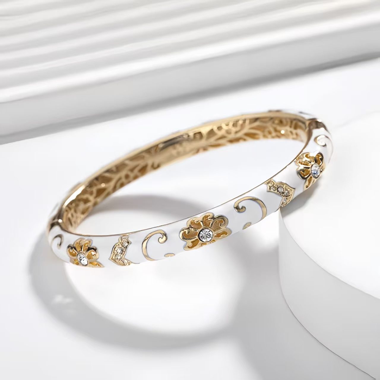 The Cloisonne Bangle Enameled Blue-and-White Porcelain