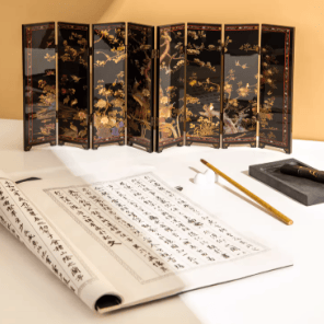 The Palace Museum Phoenix and Hundred Birds Tabletop Screen