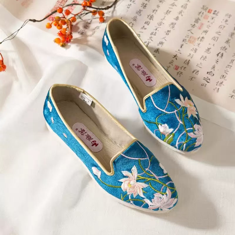 Neilan Sheng  Pointed-Toe Embroidered Lotus-Patterned Single Ruyi Women's Shoes